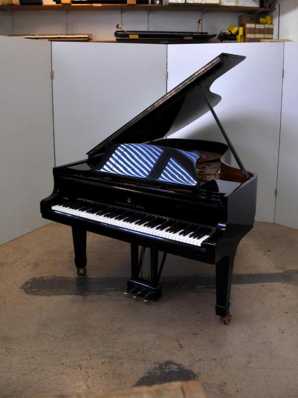 Steinway & Sons B-211