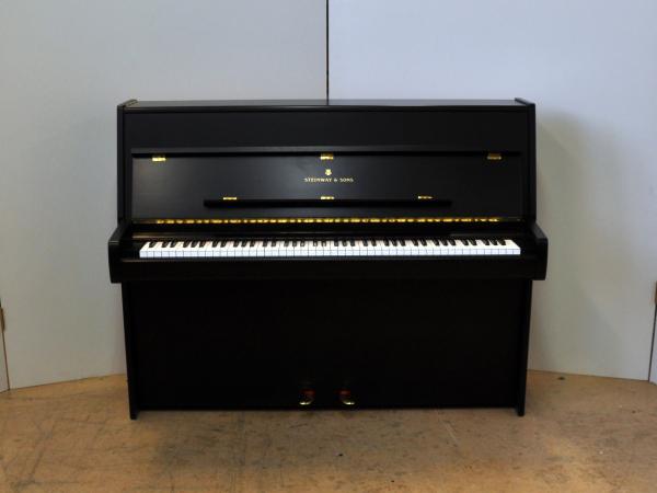 Steinway & Sons Z-114